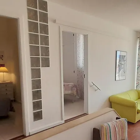 Apartment Sunny Close To The *