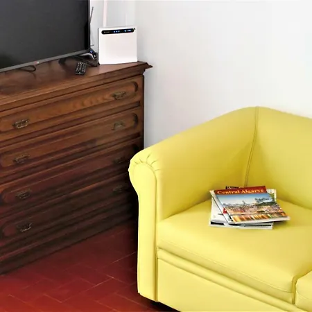 Sunny Close To The * Αλμπουφέιρα